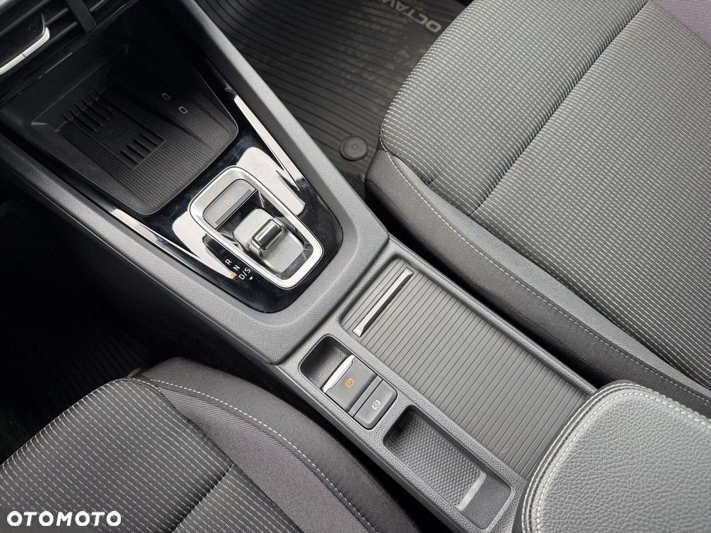 Skoda Octavia 1.5 TSI mHEV Selection DSG - 21