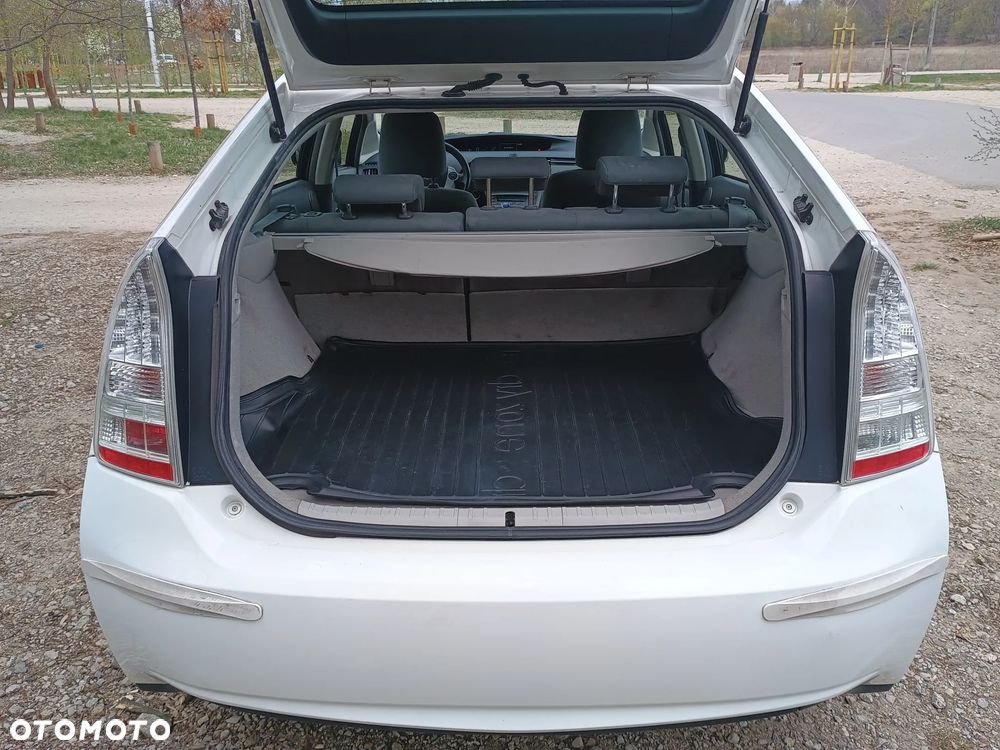 Toyota Prius 1.8 HSD Prestige - 9