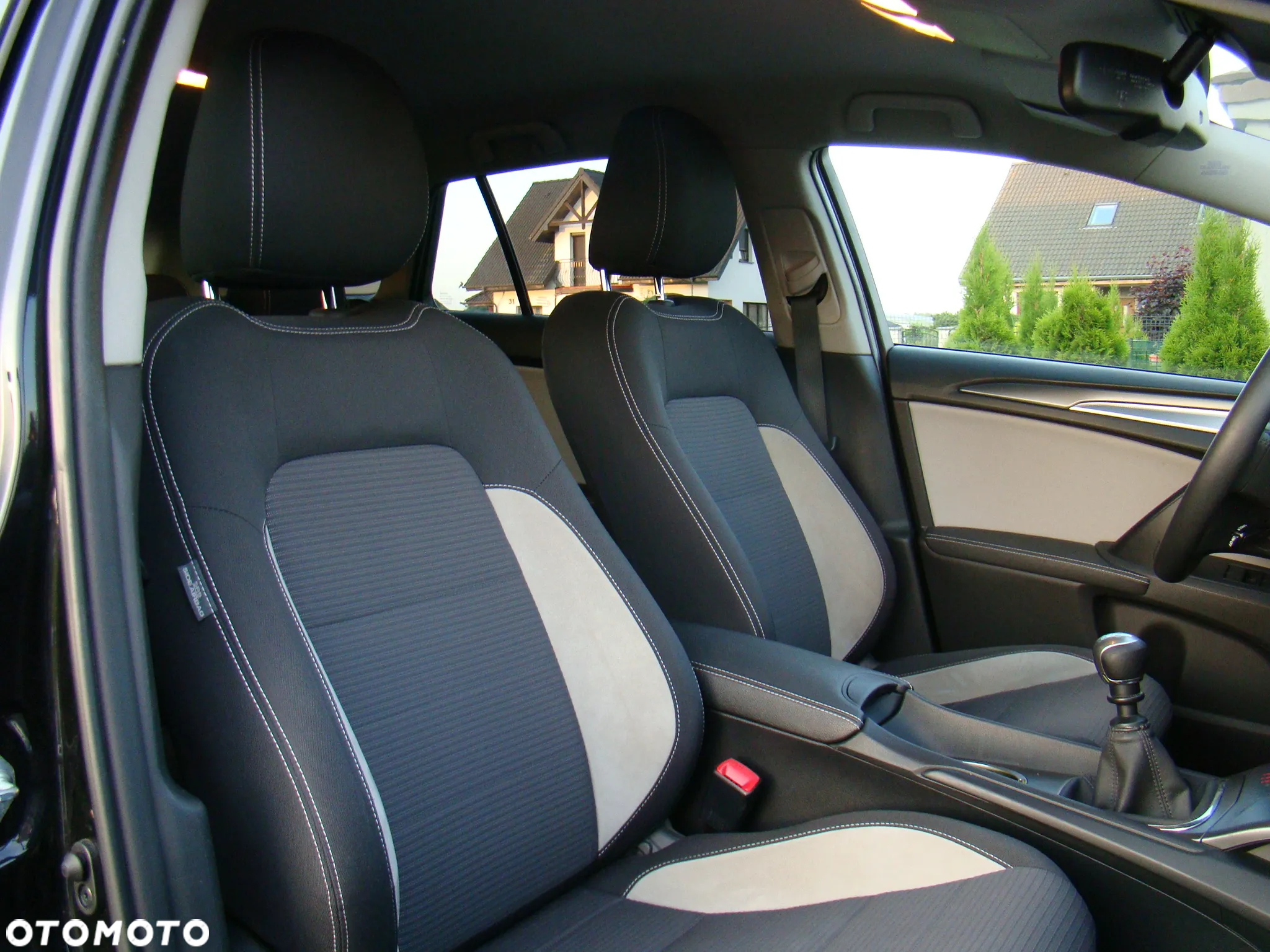 Toyota Avensis 2.0 D-4D Premium - 24