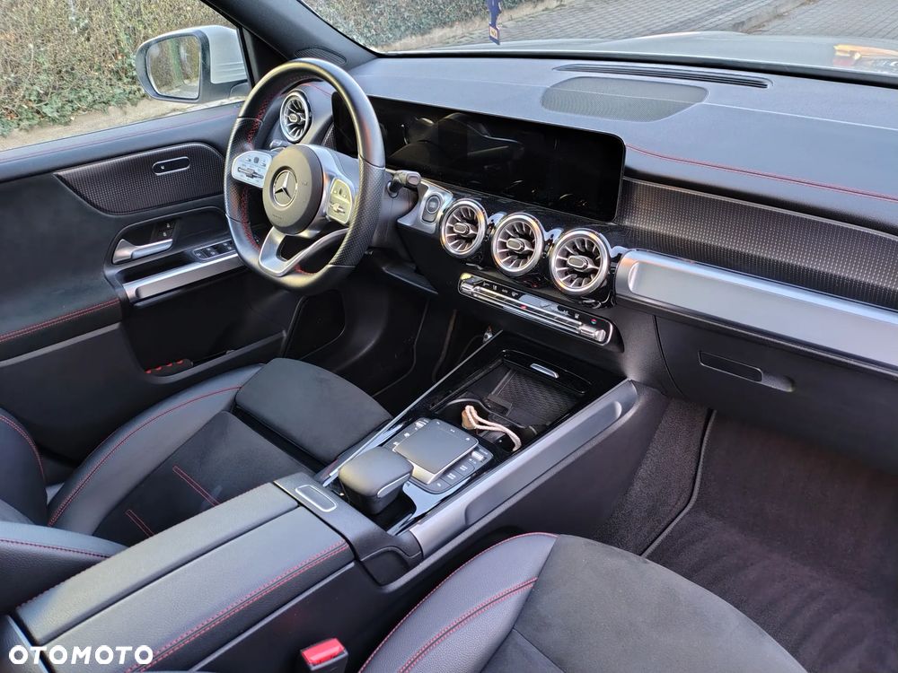 Mercedes-Benz EQB 300 4Matic AMG Line - 23