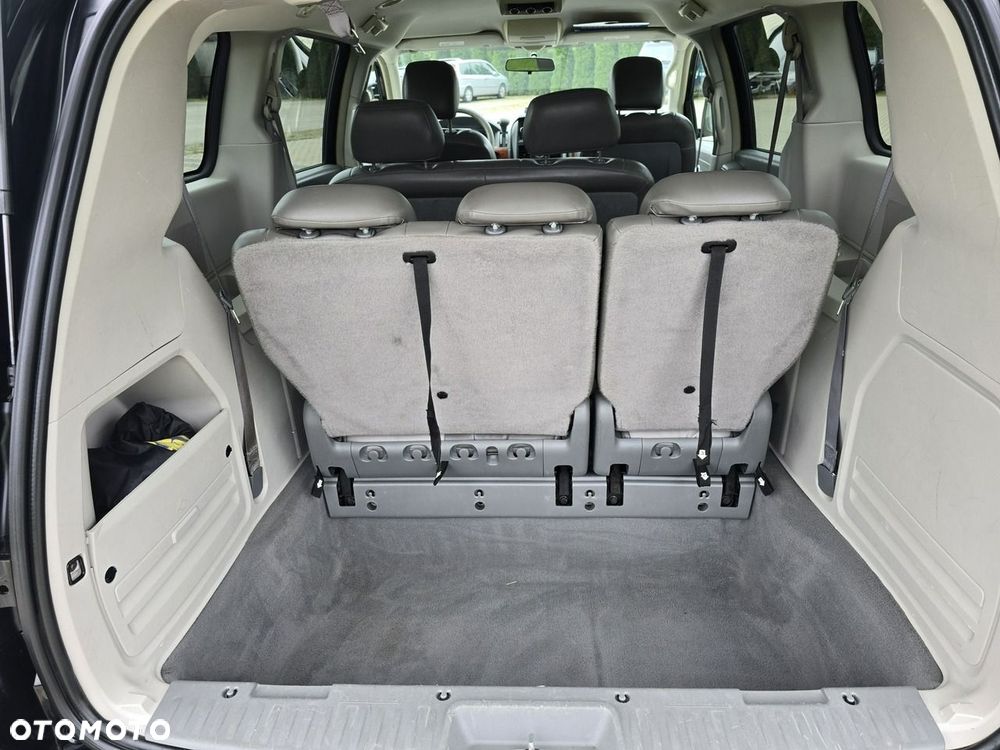Chrysler Town & Country - 18