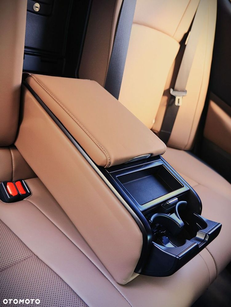 Lexus ES 300h F Sport Design - 37