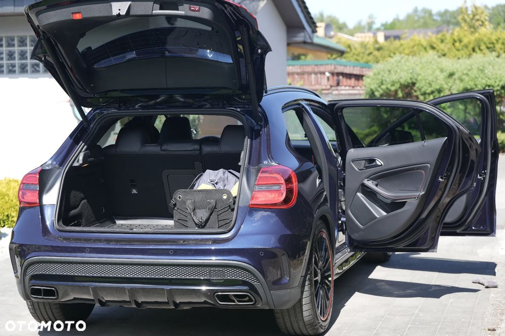 Mercedes-Benz GLA - 12