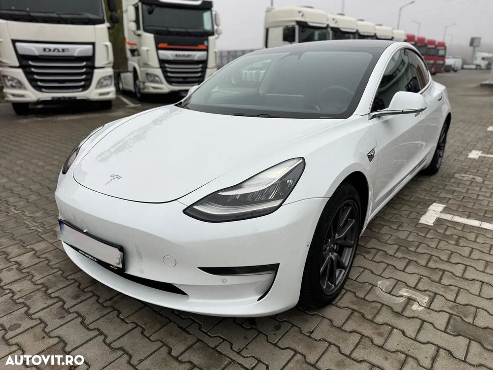 Tesla Model 3 - 1