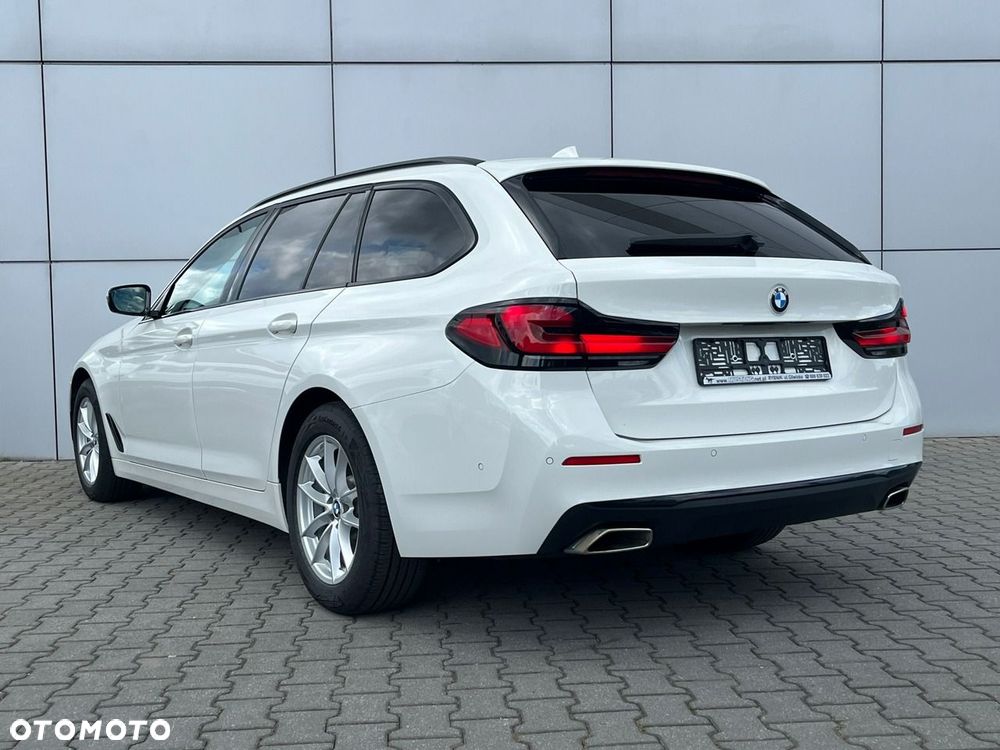 BMW Seria 5 520d xDrive - 10