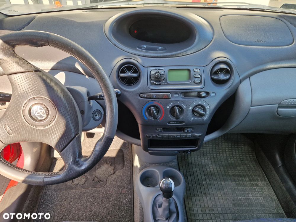 Toyota Yaris 1.0 Base - 9