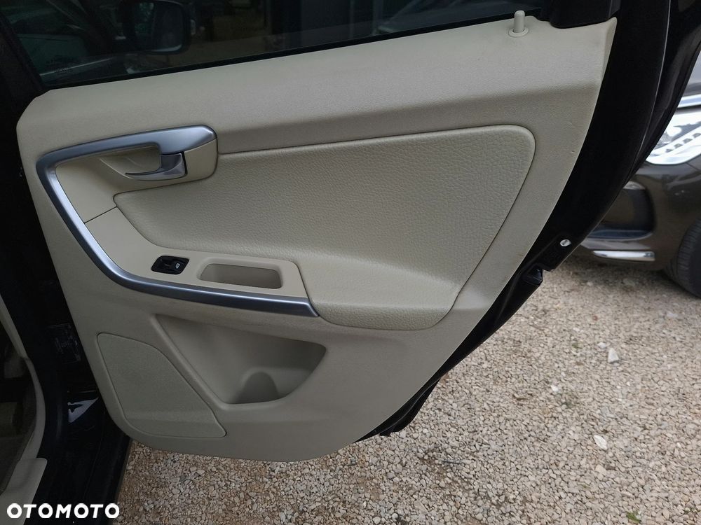 Volvo XC 60 2.4D AWD Summum - 26