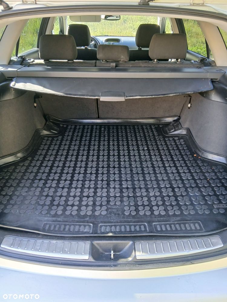 Toyota Avensis 2.0 D-4D Terra - 10