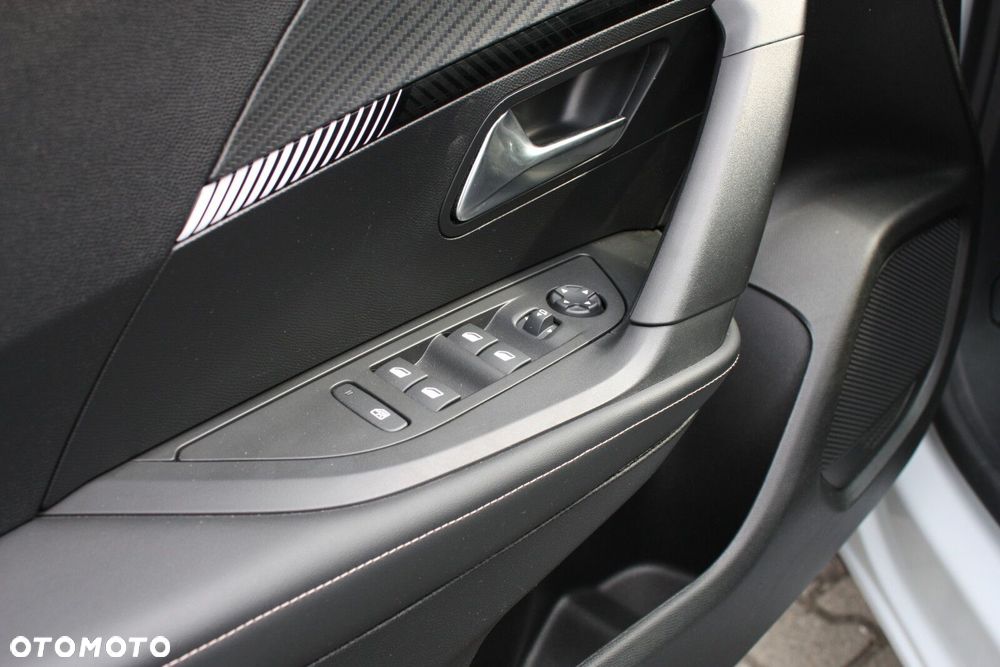 Peugeot 2008 1.2 PureTech Allure S&S EAT8 - 30