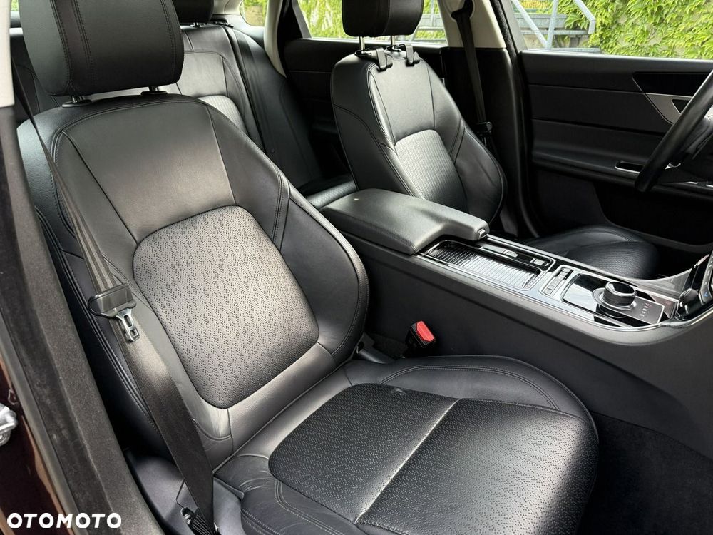 Jaguar XF - 10