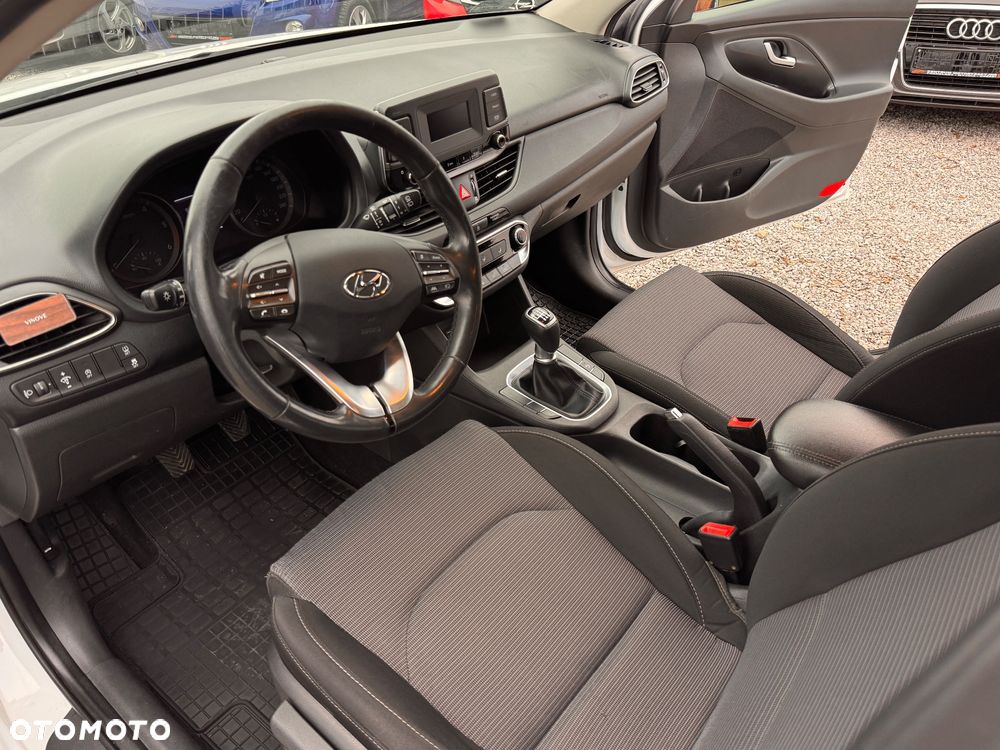 Hyundai i30 1.6 D Comfort - 25