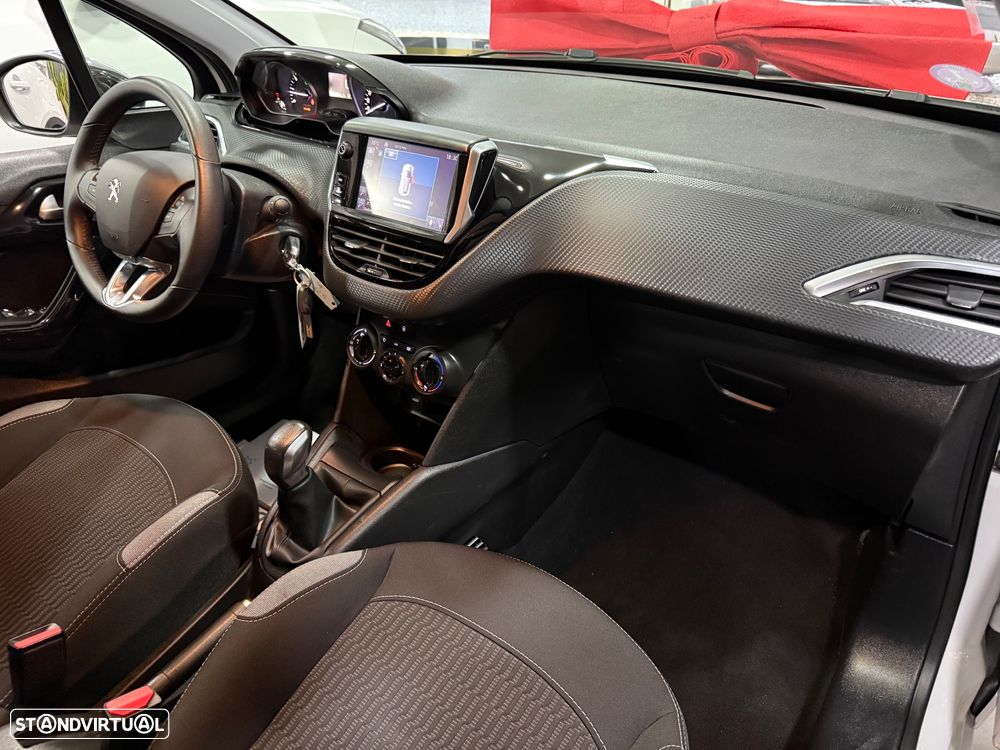 Peugeot 208 1.2 PureTech Style - 13