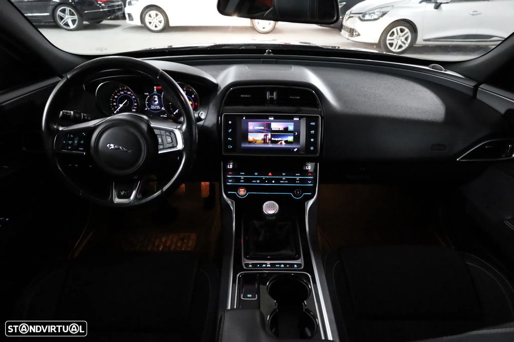 Jaguar XE 20d R-Sport - 15
