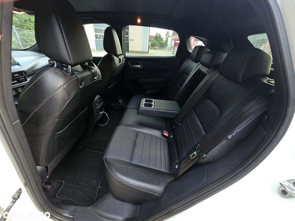 Nissan Qashqai 1.3 DIG-T 4x4 MHEV Xtronic Tekna - 26