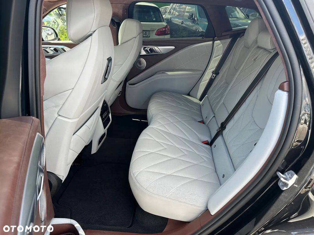 BMW XM PHEV sport - 8