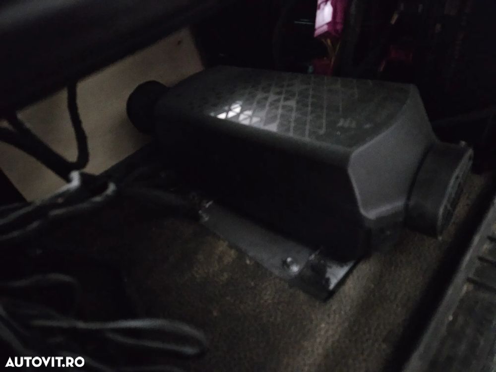 Volkswagen Caravelle - 18