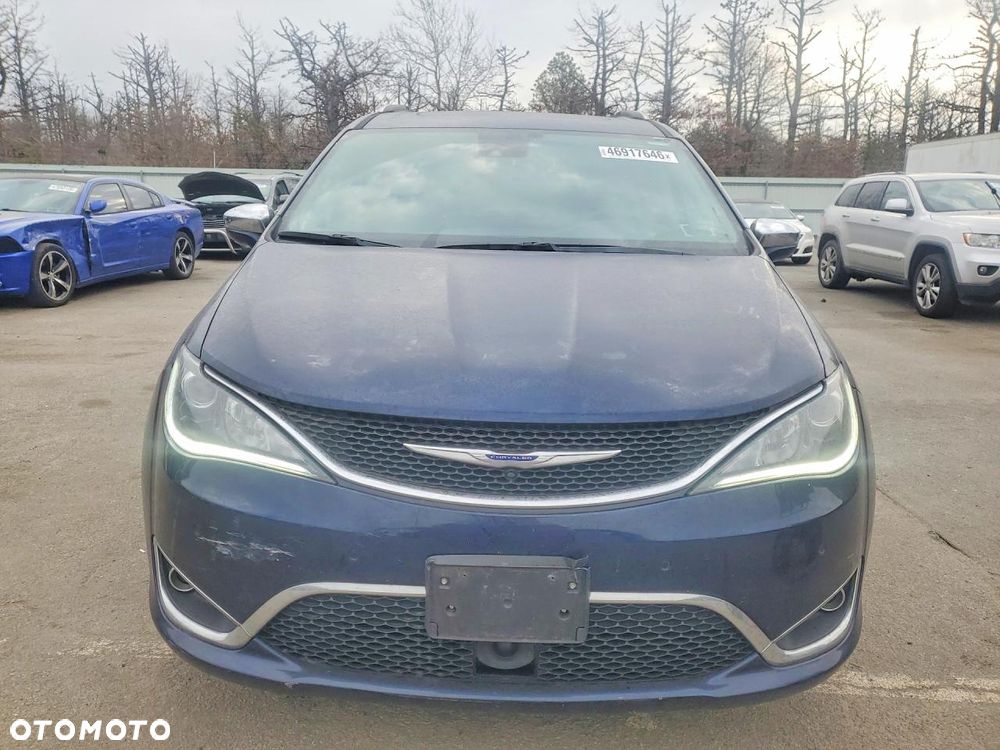 Chrysler Pacifica - 5