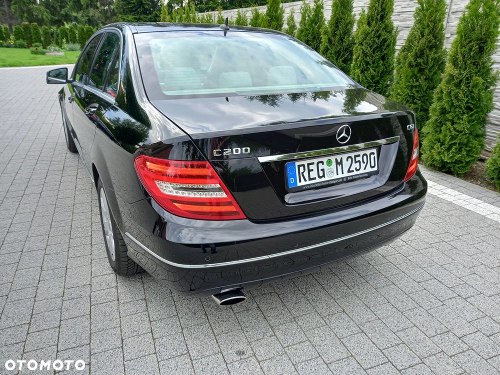 Mercedes-Benz Klasa C 200 CGI BlueEFFICIENCY Avantgarde - 9
