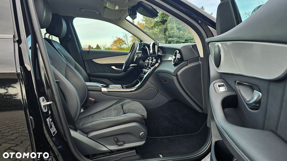 Mercedes-Benz GLC 300 e 4-Matic - 36