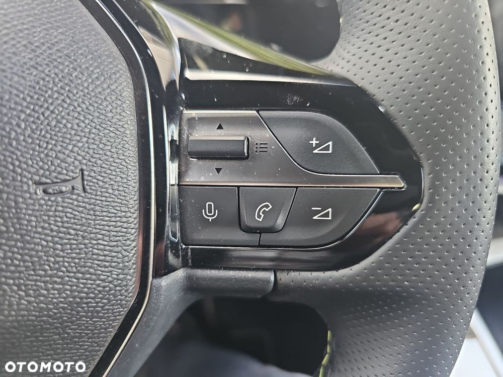 Peugeot 408 - 15