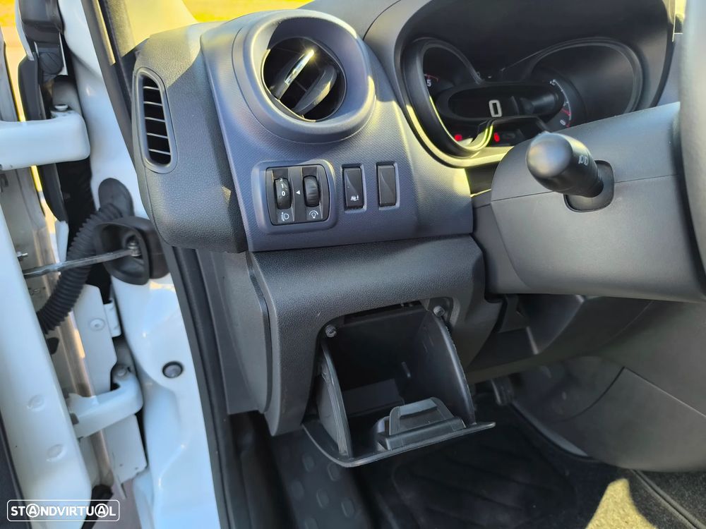 Opel Vivaro - 23