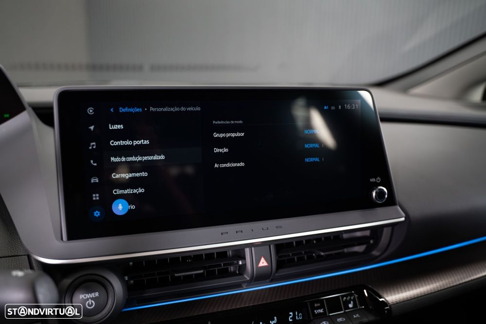 Toyota Prius 2.0 Plug-in Luxury - 32