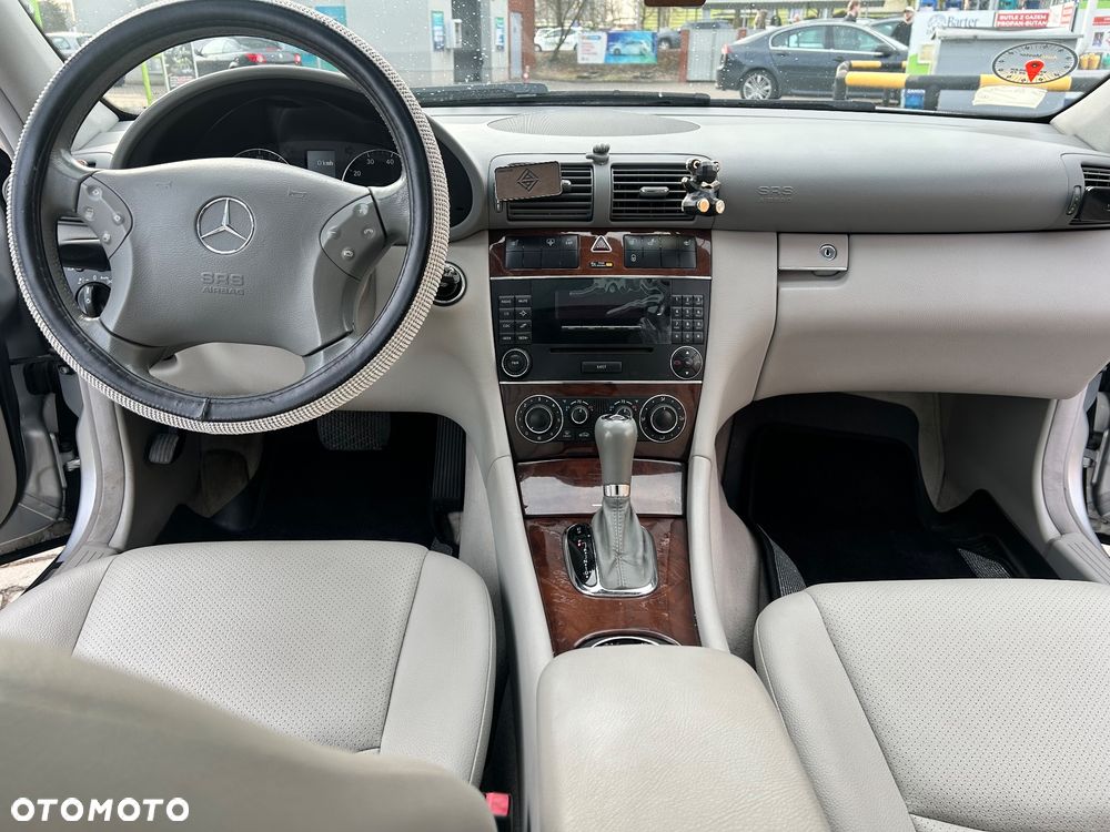 Mercedes-Benz Klasa C 280 4Matic Automatik Avantgarde - 24