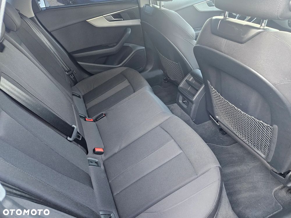 Audi A4 Avant 40 TFSI S tronic - 28