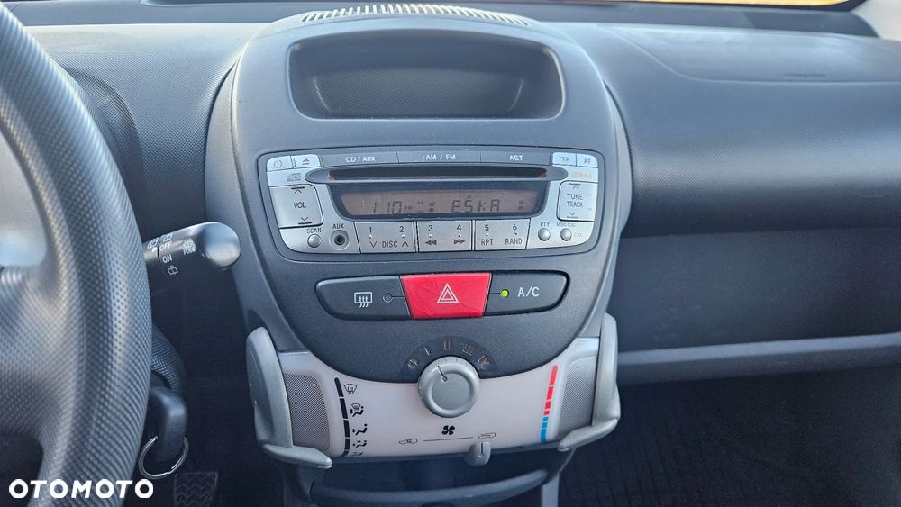 Peugeot 107 ver-1-0-urban-move - 10