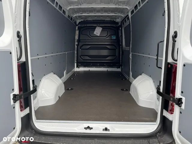 Nissan Interstar - 11