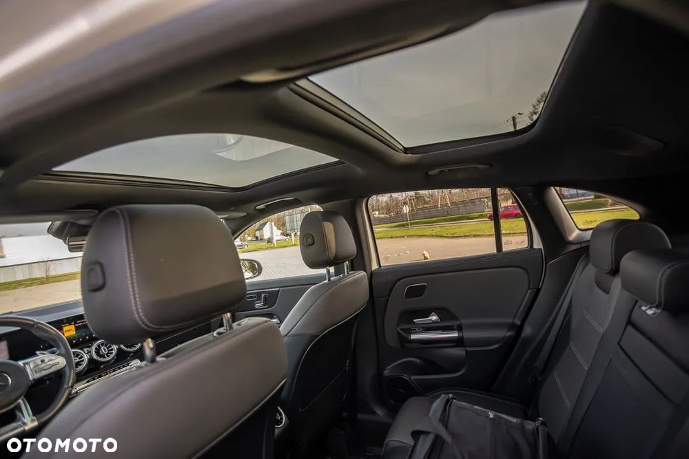 Mercedes-Benz GLA - 33