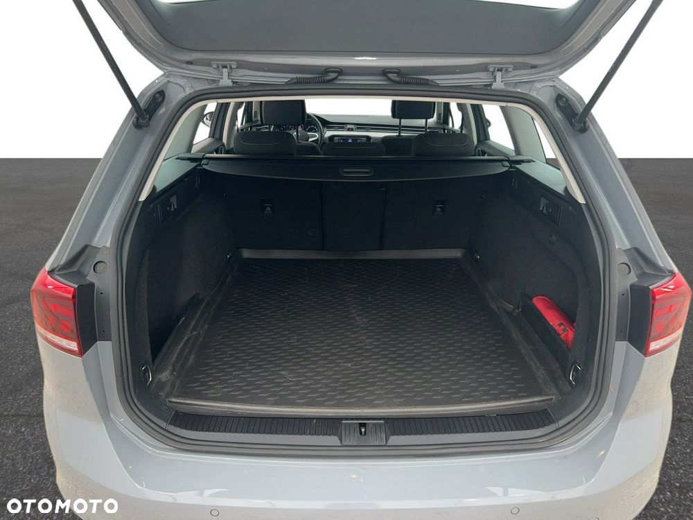 Volkswagen Passat - 12