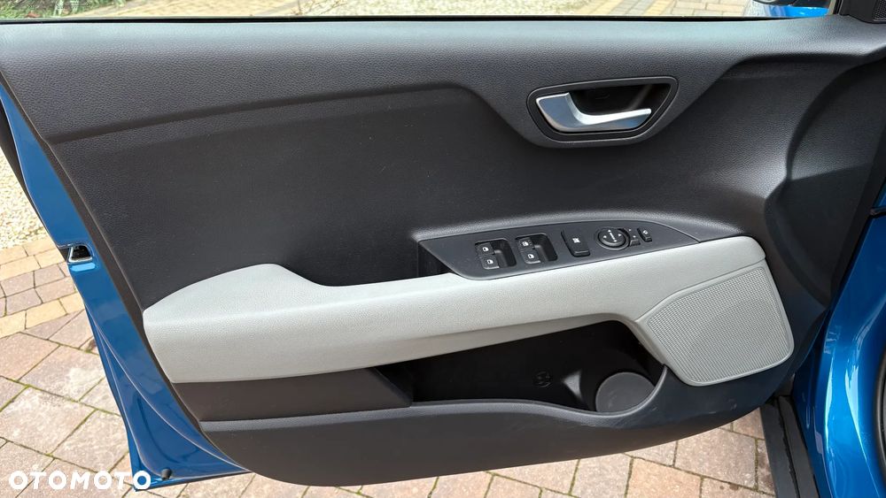 Kia Stonic 1.2 L - 38