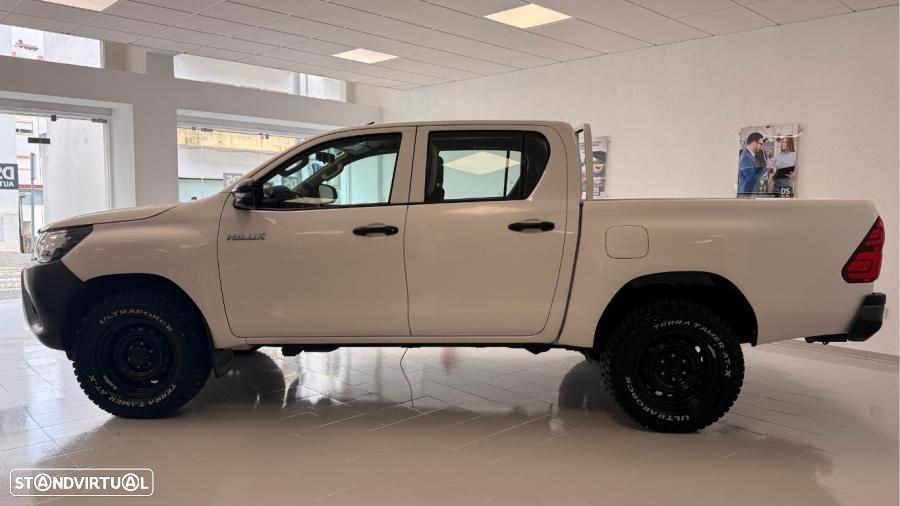 Toyota Hilux 2.4 D-4D 4WD CD Tracker - 6