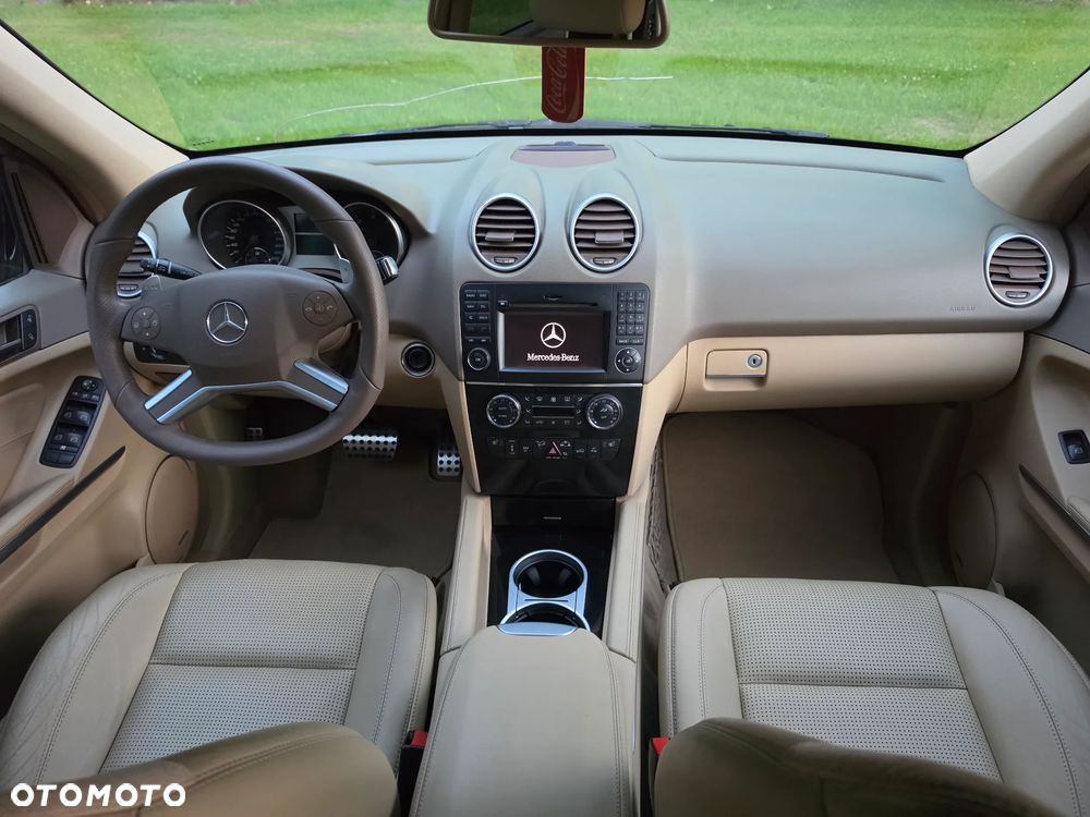 Mercedes-Benz ML 63 AMG 4Matic 7G-TRONIC 10th Anniversary - 13
