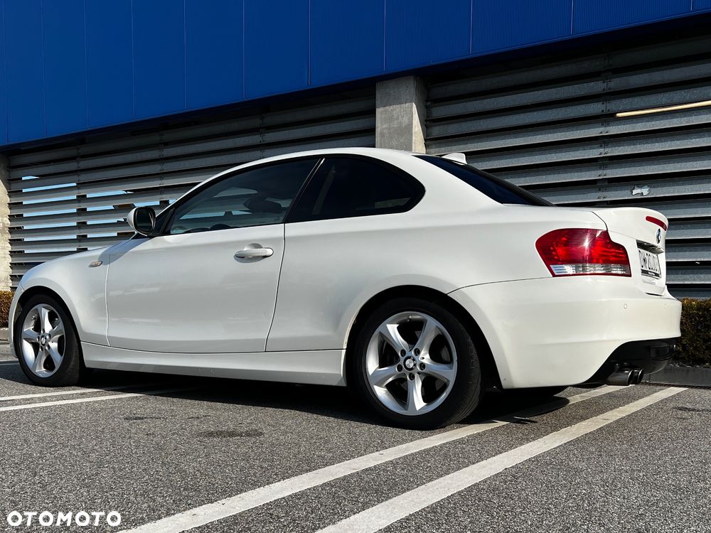 BMW Seria 1 2011 photo 2