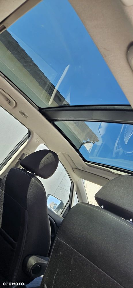 Kia Venga - 10