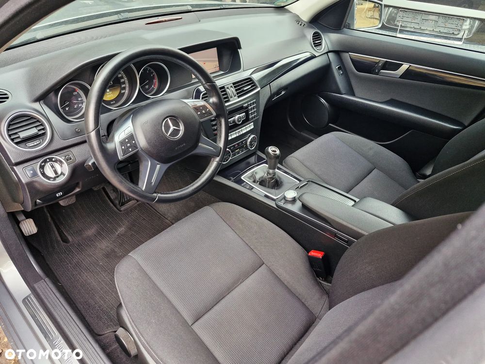 Mercedes-Benz Klasa C 180 CGI BlueEFFICIENCY Avantgarde - 6