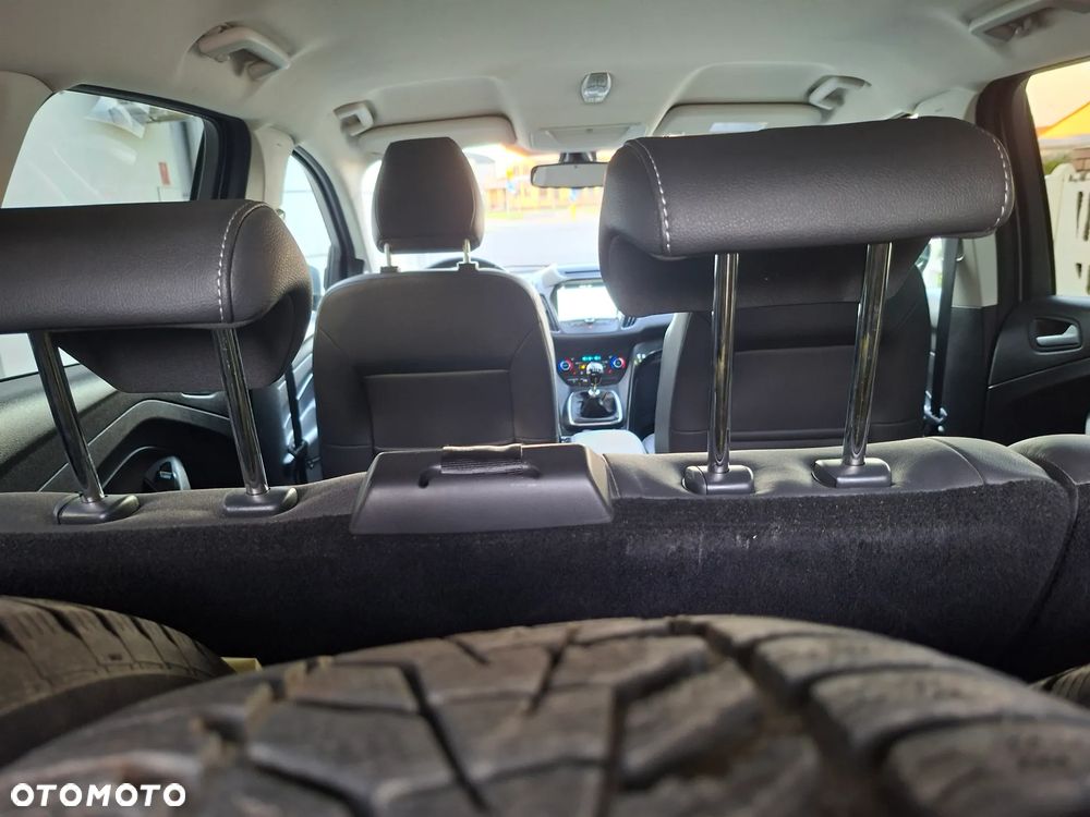 Ford Kuga 2.0 TDCi 2x4 Black & Silver - 39