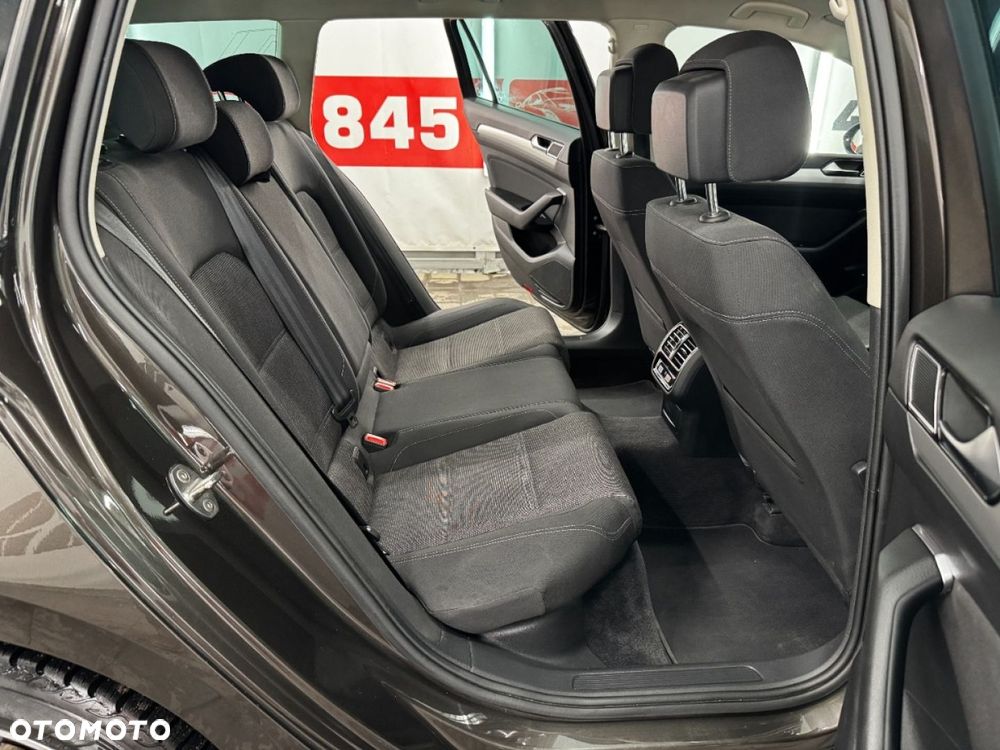 Volkswagen Passat - 38