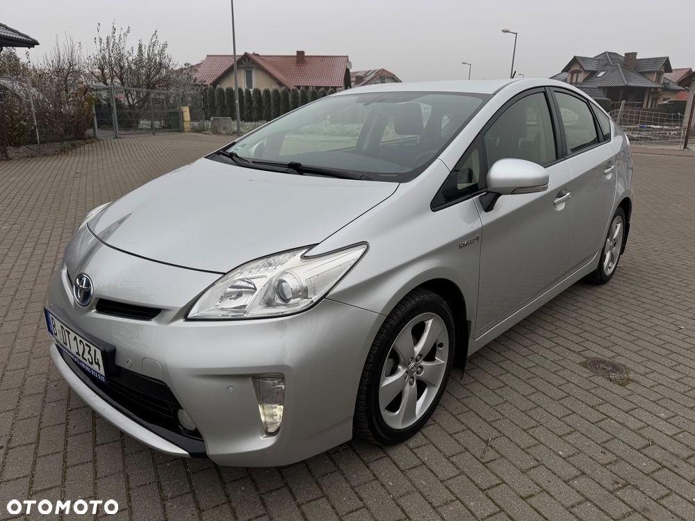 Toyota Prius (Hybrid) Life - 13