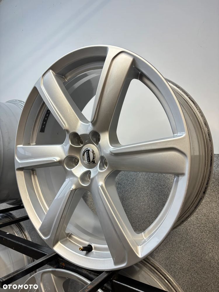 4 Felgi Alu. Volvo XC90, XC60, V90, S90, S60 19" ET42,5, 8J - 7