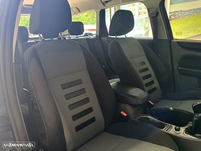 Ford Focus SW 1.4 16V Trend - 44