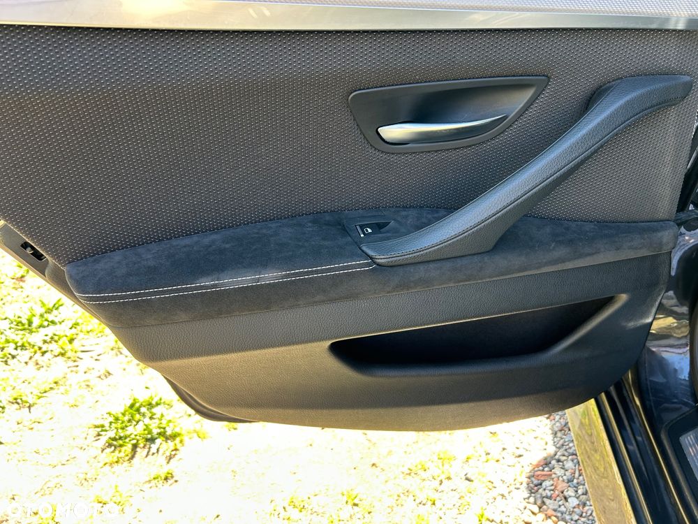 BMW Seria 5 530d xDrive Sport-Aut - 25