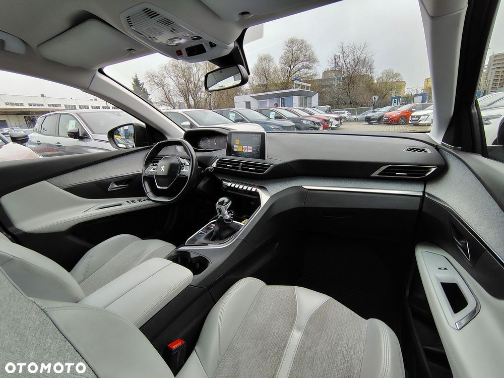 Peugeot 3008 1.2 PureTech GPF Allure S&S - 9