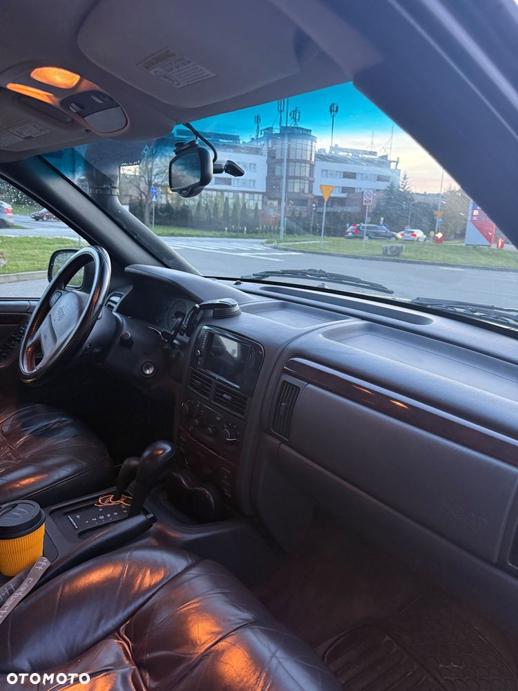 Jeep Grand Cherokee - 16