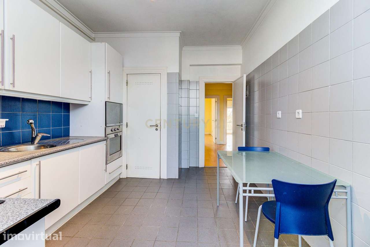 Venha conhecer este simpático apartamento T2, situado a meio caminho e - Grande imagem: 2/18