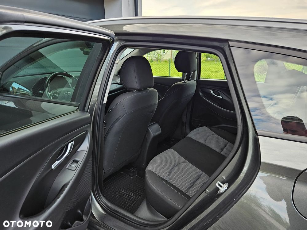 Hyundai i30 1.5 DPI Classic + - 13