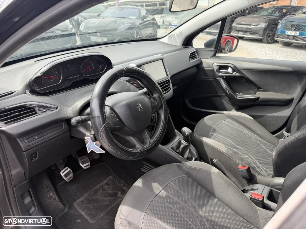 Peugeot 208 1.4 HDi Allure - 5