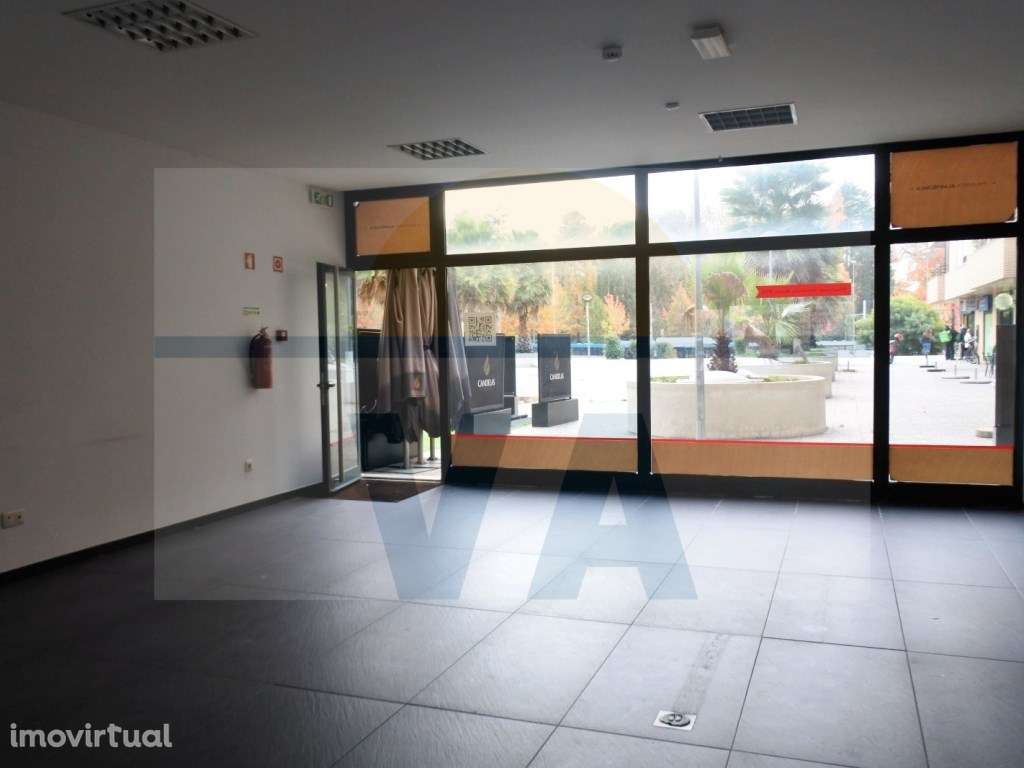 Loja junto ao Hospital S. João para restauração - Grande imagem: 3/11